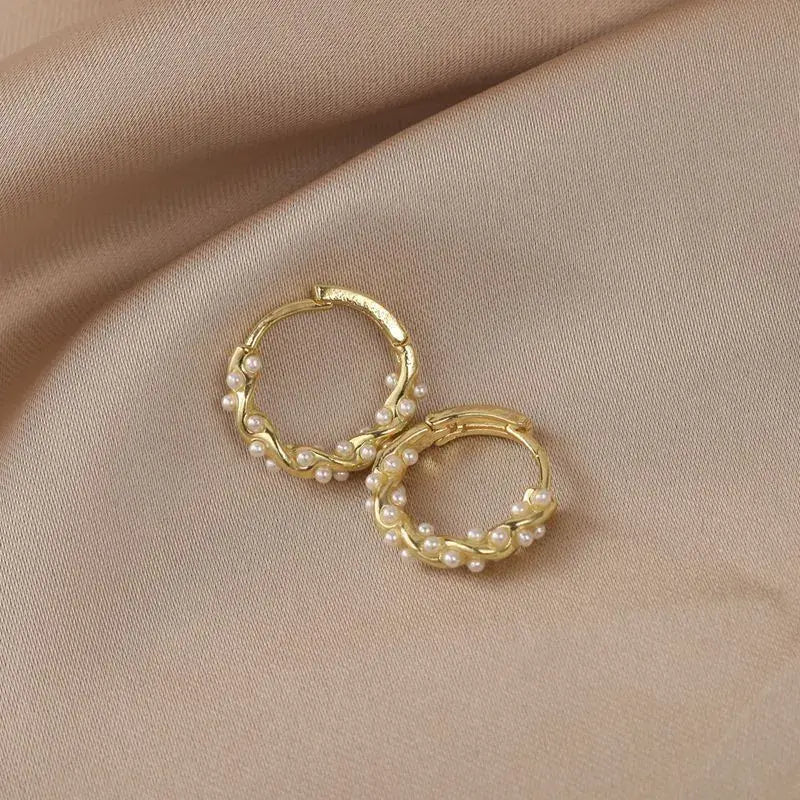 Elegantné okrúhle perlové náušnice