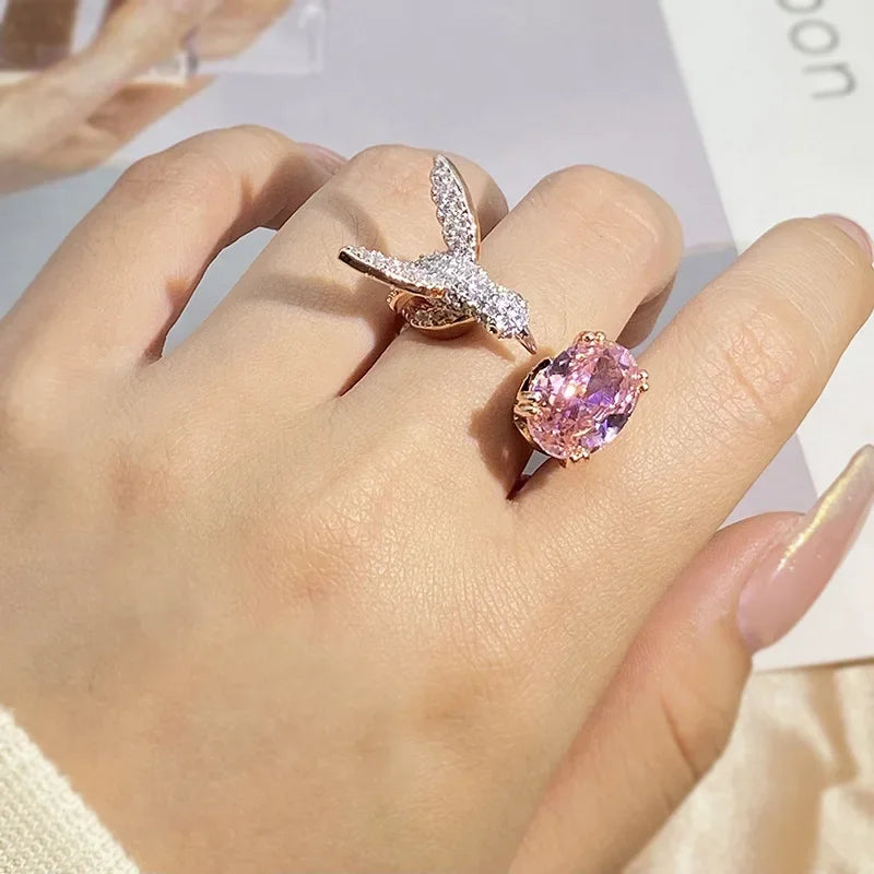 Nastaviteľný prsteň s drahokamom Colibri – zirkón, pozlátený 14-karátovým zlatom