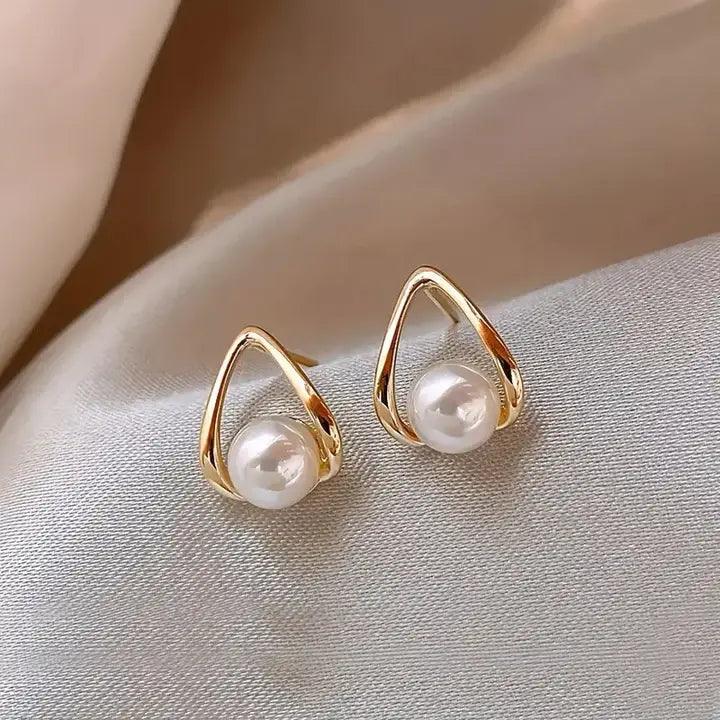 Elegantné trojuholníkové náušnice s perlami